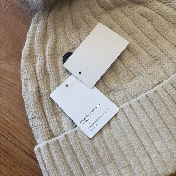 Lululemon Athletic Cable Knit Pom Beanie Hat Natural Ivory NWT One Size - Picture 7 of 7